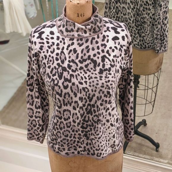 Taupe Leopard Mock Turtleneck Sweater - Picture 4 of 7